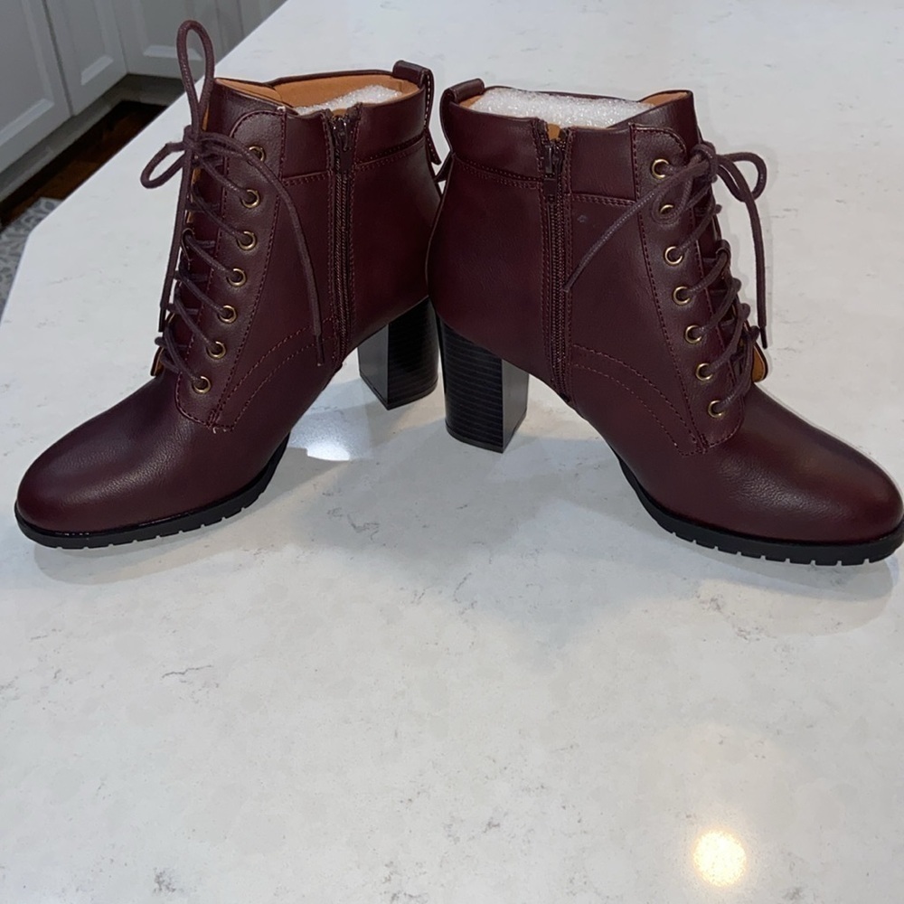 Style & Co NWOB Laurellee womens leather zipper combat/ lace-up boots Size 8 1/2